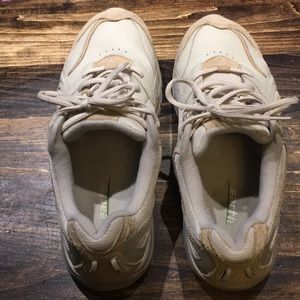 Earth Women's 10 Exer-Walk Negative Heel Biodegrad